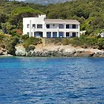 With Direct Sea Access In Cap Corse 度假居
